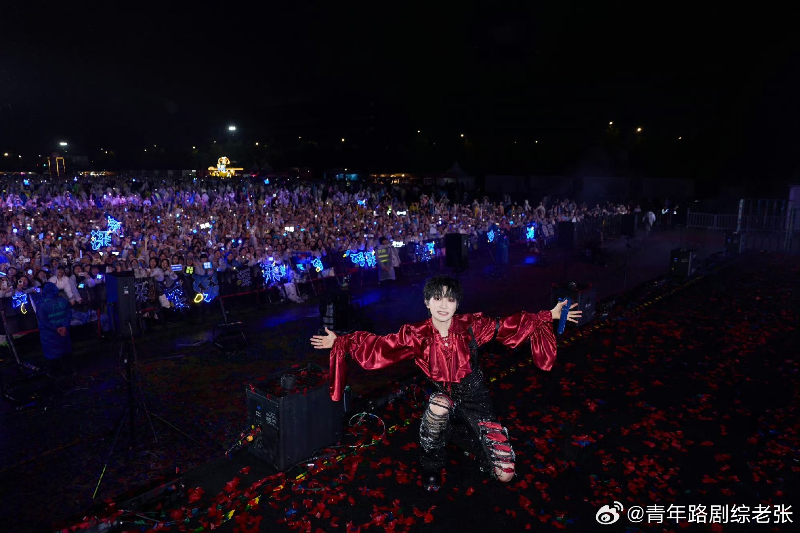 周深酒红格子衬衫look周深已到最佳赏味期音乐缘计划 音乐缘计划3花絮好惊喜！周