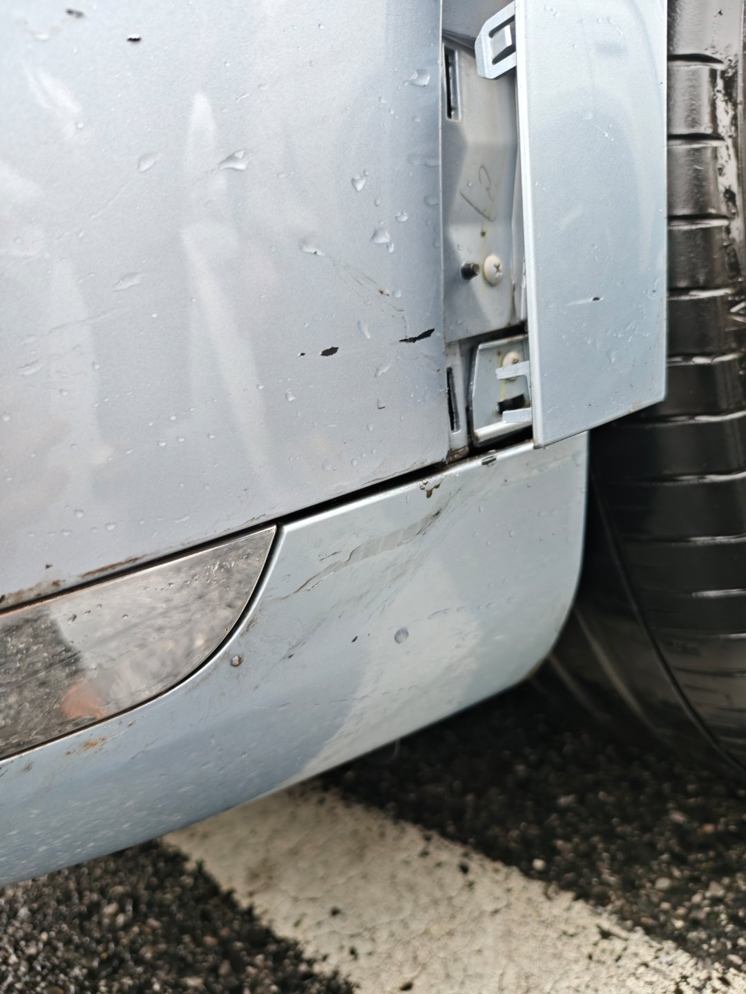 喜提2026年的第一蹭，心疼停车呢，别人就冲过来了