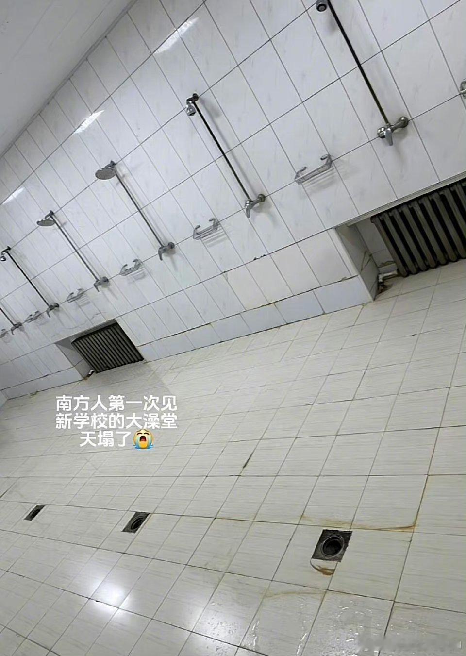 南方人第一次见到北方的大澡堂时，那表情简直绝了，直接被震惊到 ​​​