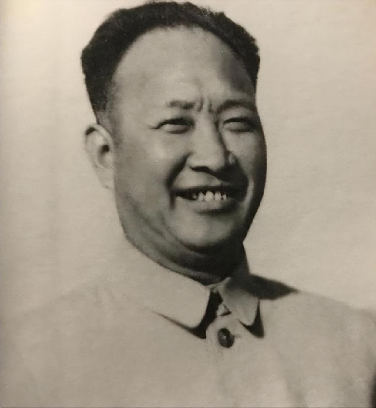 1940年，一个炊事员偷偷在朱老总的饭菜中下毒，结果被民兵队长逮个正着，就在所有
