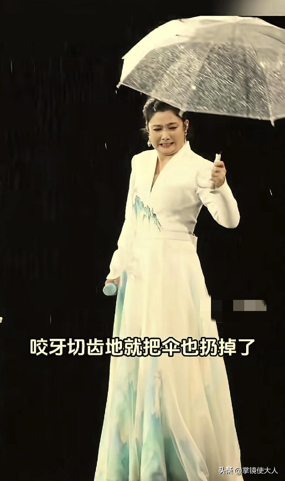 曾毅，你又火了，

下着那么大的雨，你在舞台上直接把伞扔了，你看看玲花这表情，嘴