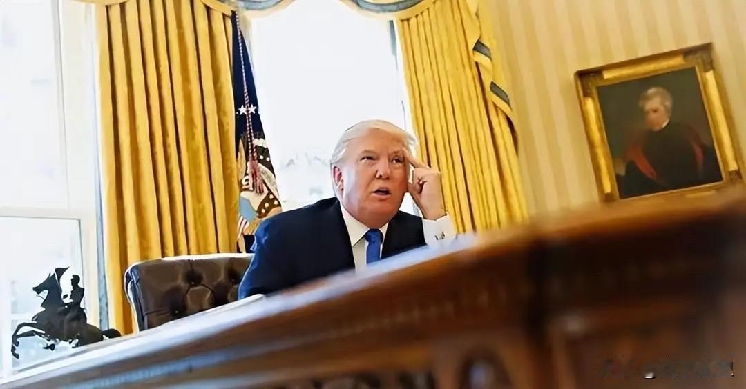 特朗普关税那会儿，网上最火的一句话是“要不是中国硬扛，全世界都得给特朗普跪”。很