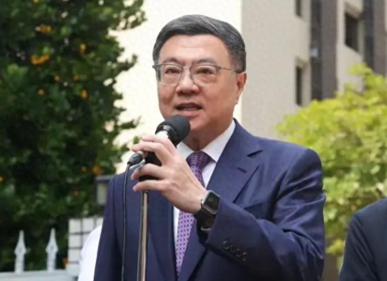 [太阳]赖当局摊牌了，定调“台湾无回归选项”，公然称大陆是“敌国”！
 
台行政