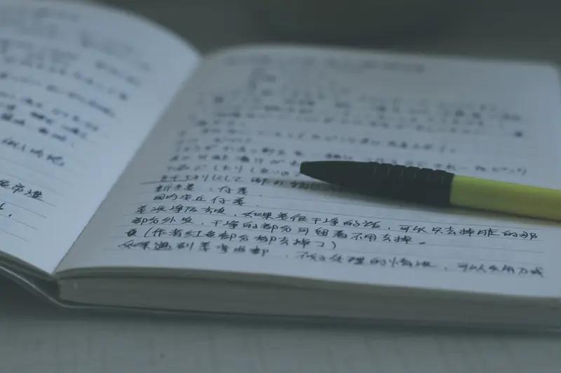 人生追求什么，才算有意义？
       前阵子赵老太在家里整理旧物，翻出母亲二