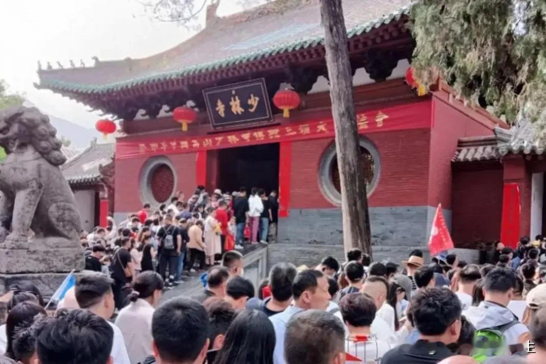 这个国庆节，我最大的收获就是带着老妈去旅游，有了不一样的经历。同时也感觉到了国内