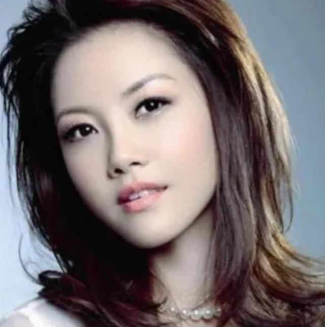 1998年，戴娆到石家庄拍广告后，说好的给200万酬劳，对方只给了20万，戴娆火