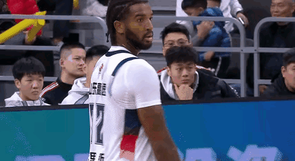 克里斯幸亏拒绝加盟辽宁，否则杨鸣得后悔死了。克里斯就是颗定时炸弹，随时会爆，不是