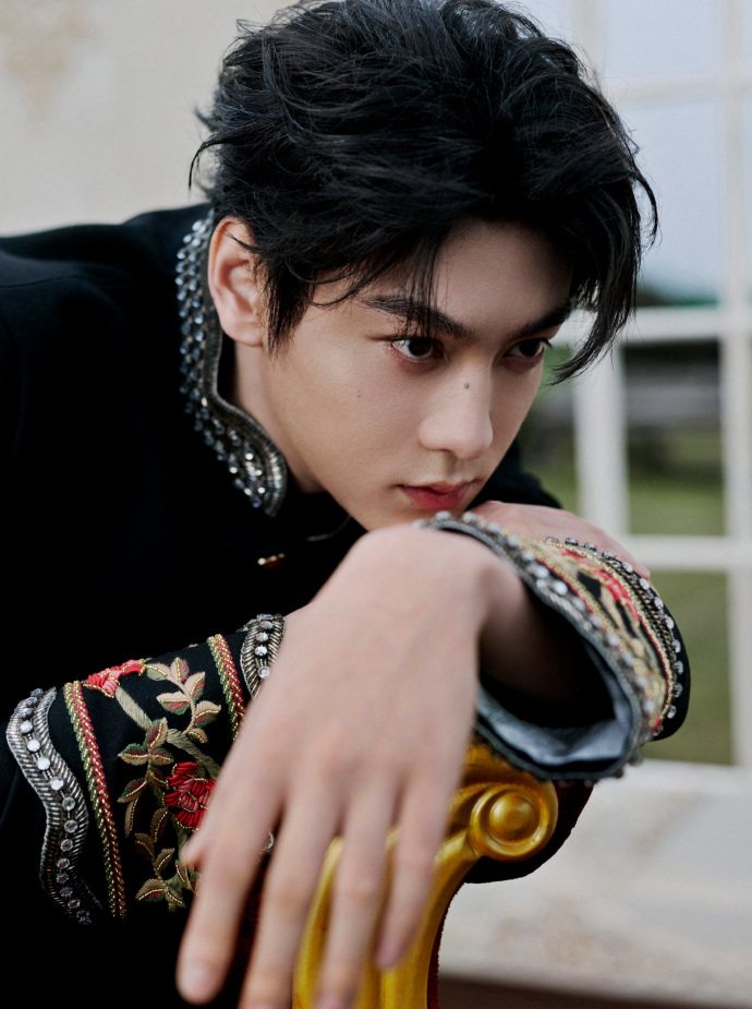 田栩宁今晚bkt直播造型出图🎉 