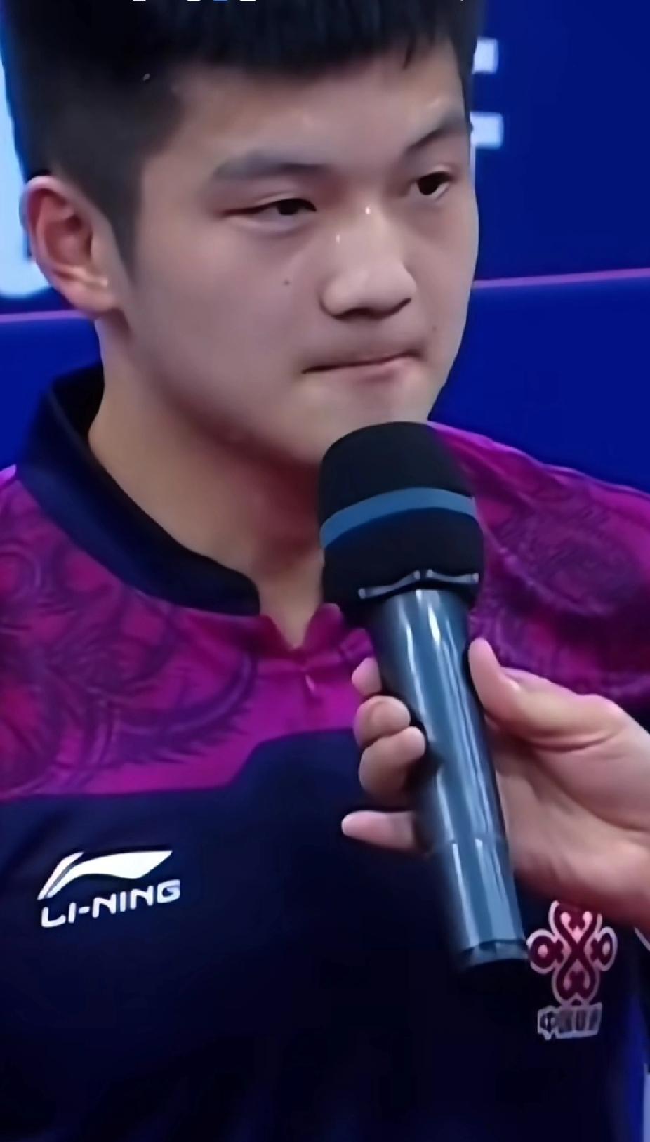 18岁的樊振东，这小样谁看了不迷糊！✨
 
 谁能拒绝18岁的小胖啊！🥰
20