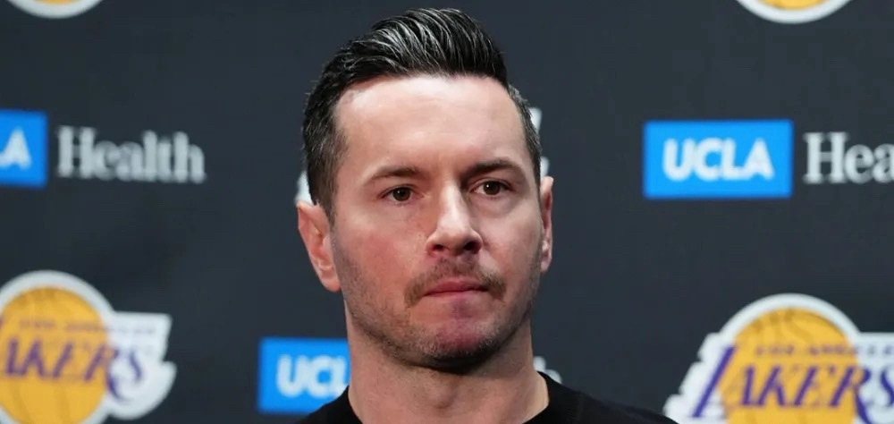 NBA常规赛继续进行，湖人客场105-104险胜魔术，豪取9连胜。本场比赛中，东