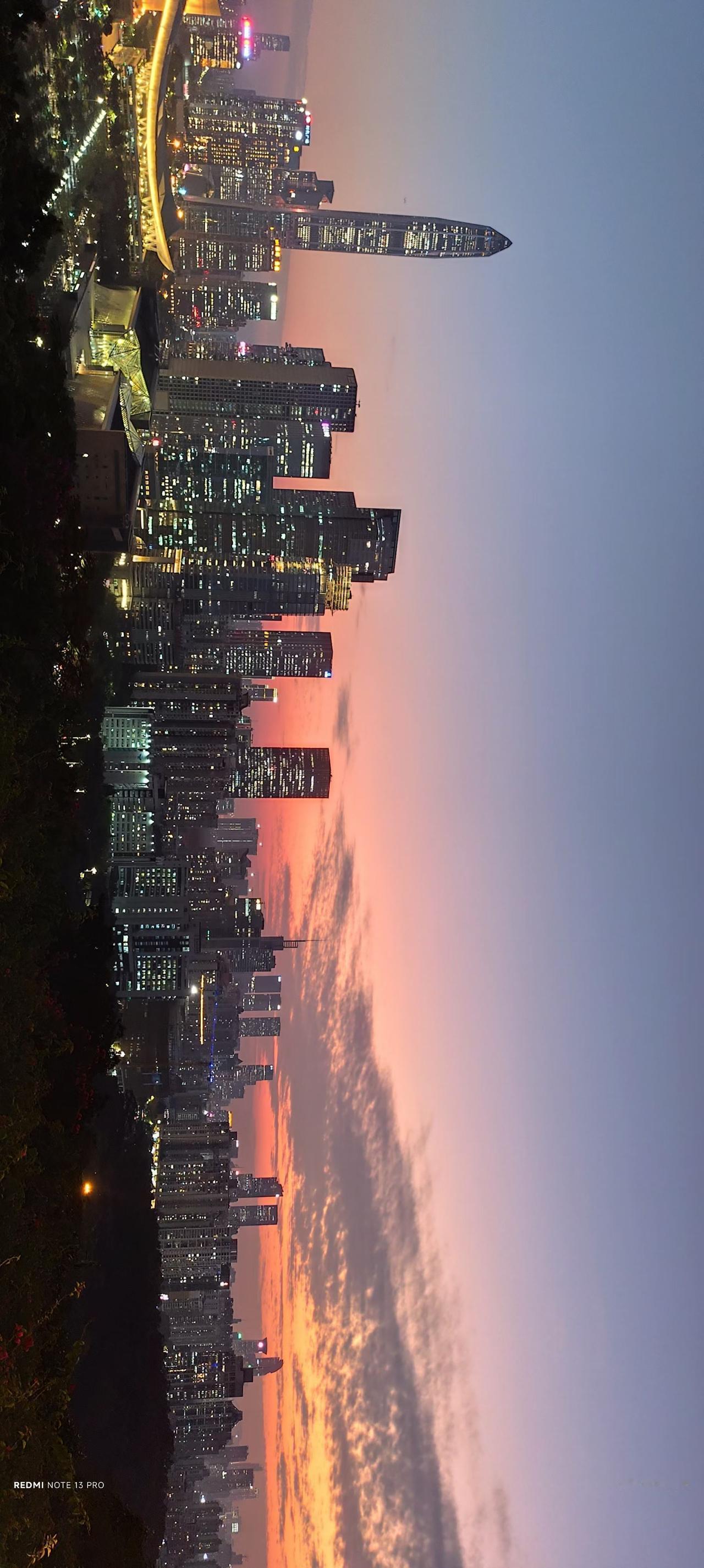 【[烟花]飞虎行旅照片】
深圳莲花山上望鹏城
时间：2024年12月17日 18