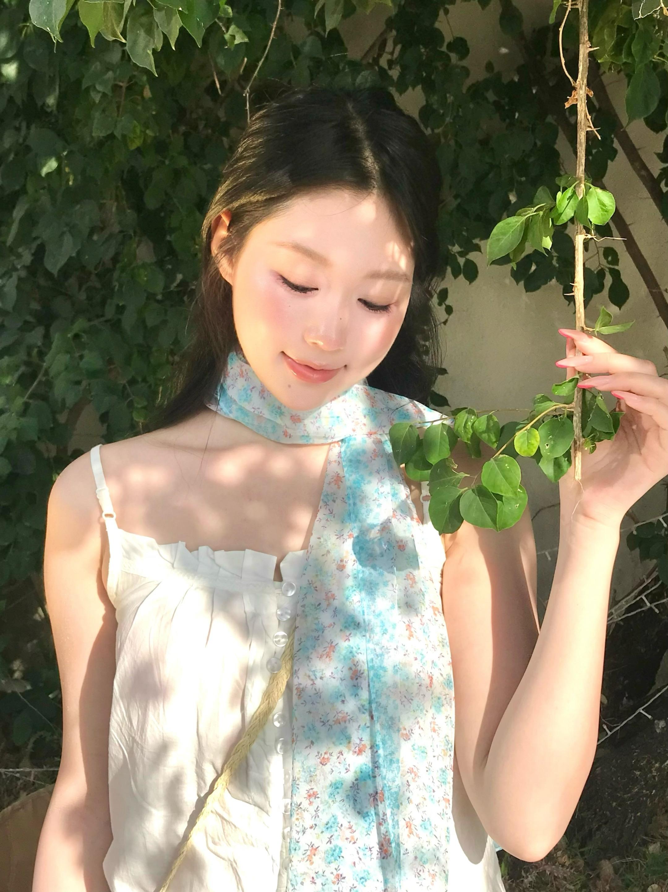 阳光洒在我脸上。