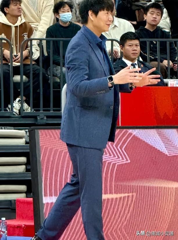 好消息，山东高速男篮终于要签第四外援了，琼斯来了，鲍威尔走后，还是三外援。俱乐部