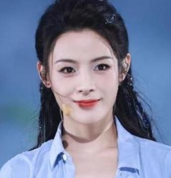 陈丽君的国风气质确实令人赞叹，这源于其深厚的戏曲功底与独特的个人魅力，使她在众多
