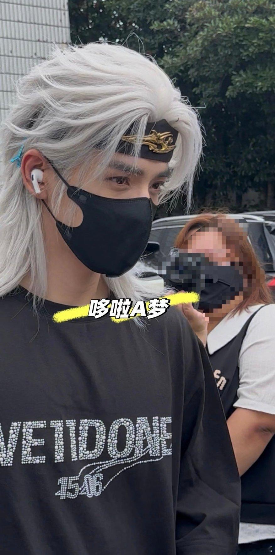 互关跟我说定妆绝帅，我当时信了🤣🤣🤣好像cos啊，我一直笑 ​​​