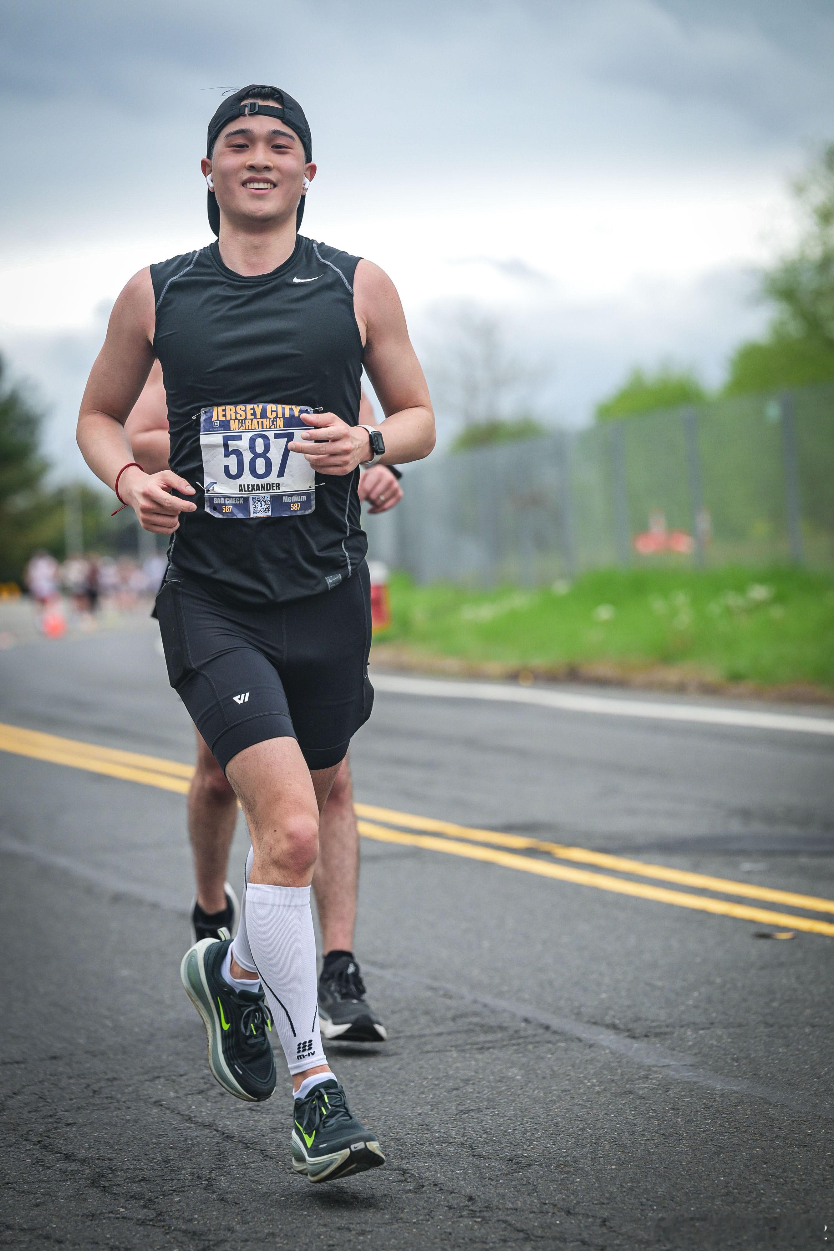 小同学第一次马拉松的照片出来了。 