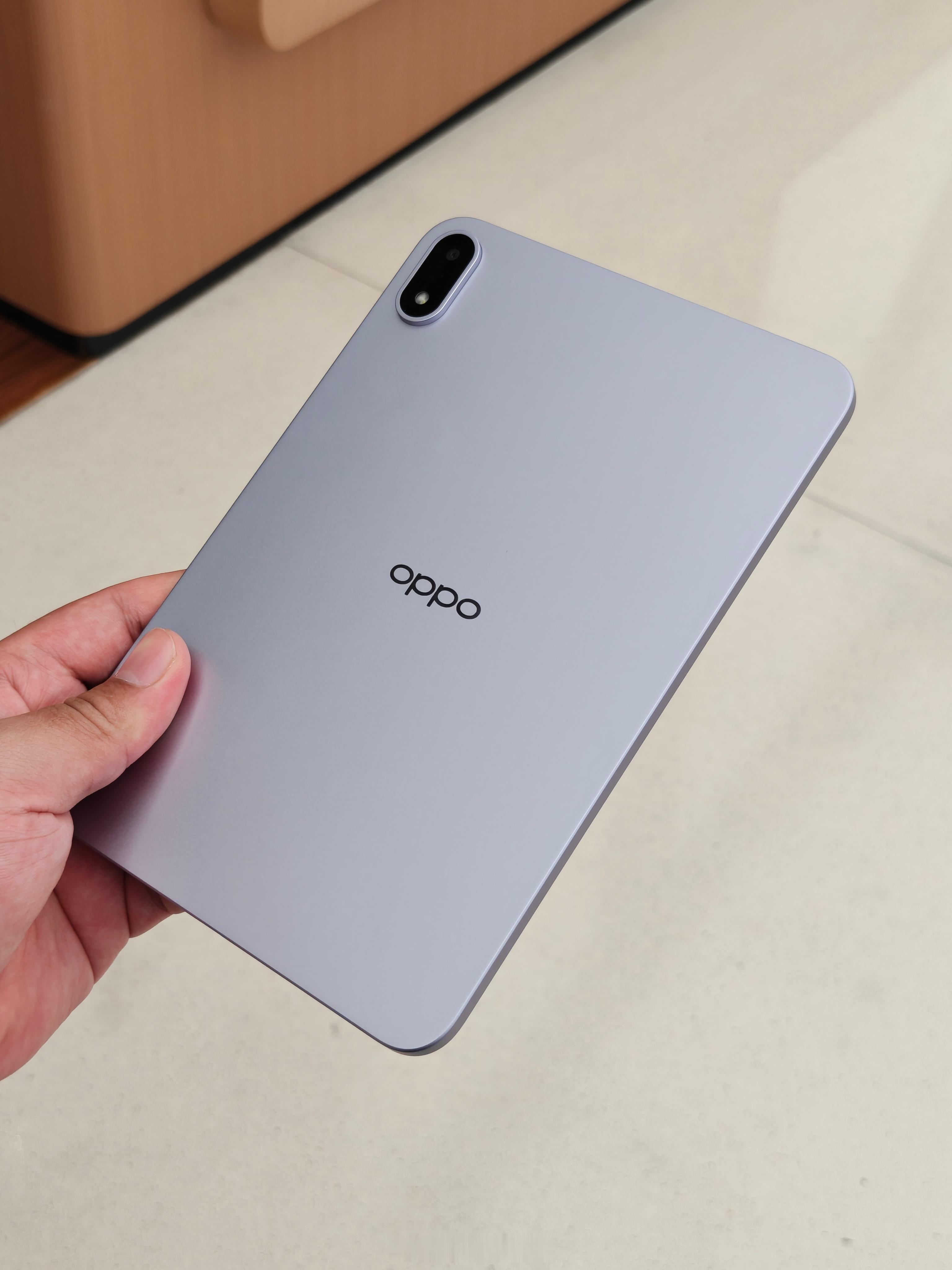 朋友们，OPPO Pad mini 是真的手感舒适。在门店体验了一下，感觉是 i