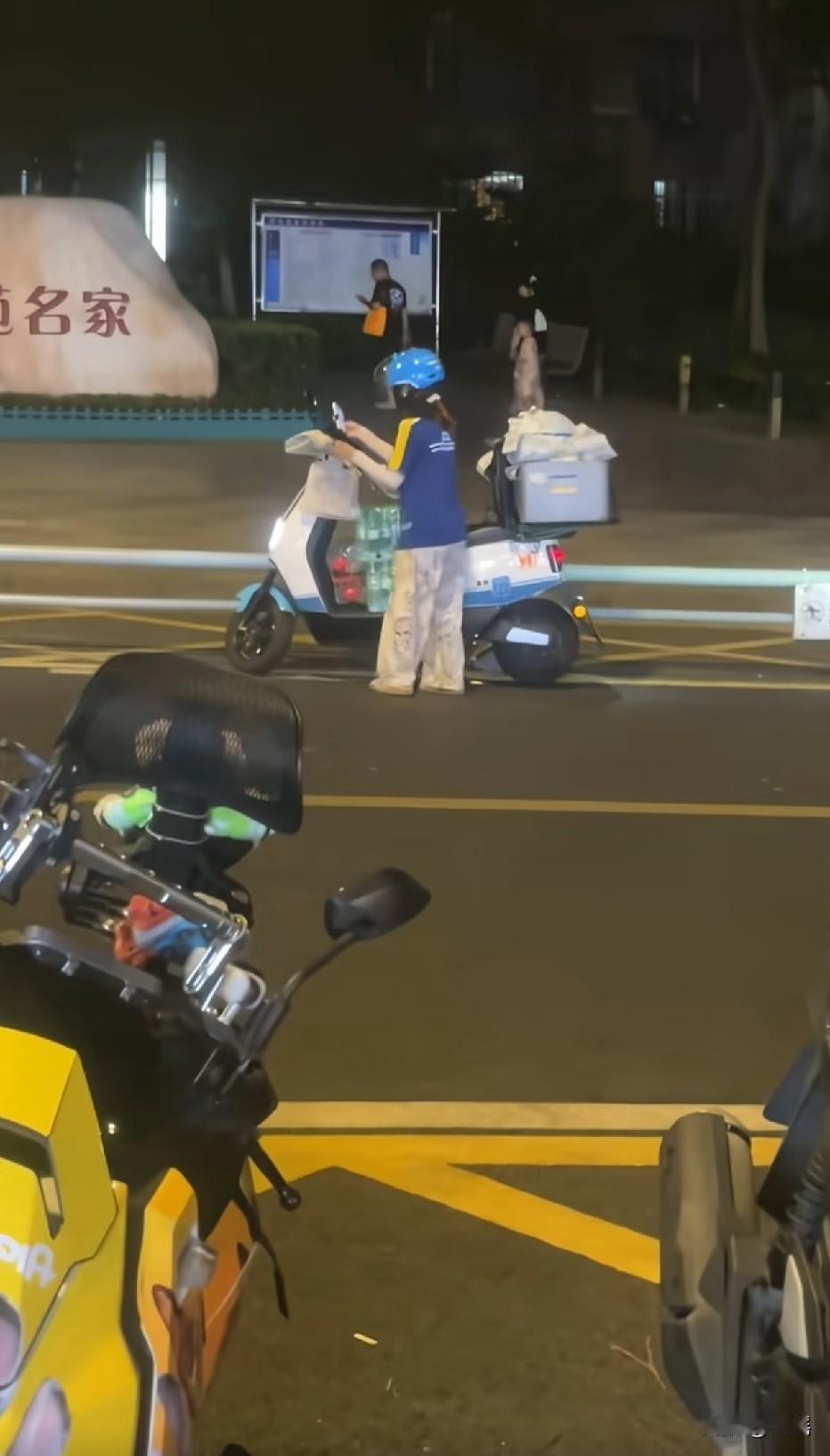 今年确实看到越来越多女孩子跑外卖