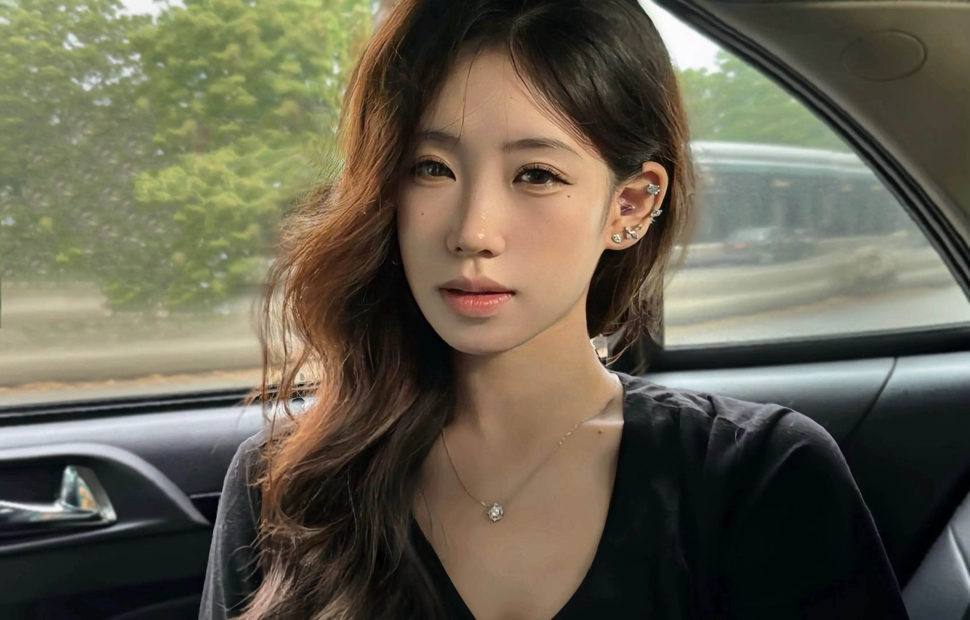 亲爱的 翻篇是一件很难的事情 你知道我不是一个狠心的人 所以在感情上总...