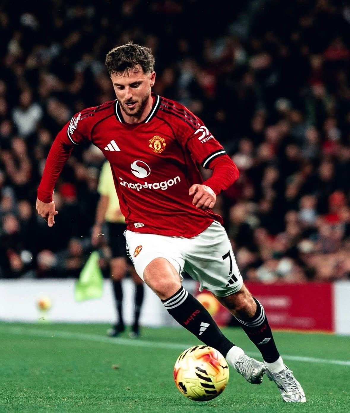 曼彻斯特晚报记者Steven Railston：芒特已在曼彻斯特安顿下来，并且渴