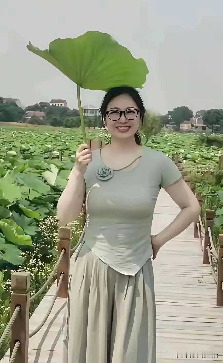 男人找老婆一定要注意三点
要不然
99%的可能你是搞不成

第一
一定要有眼缘