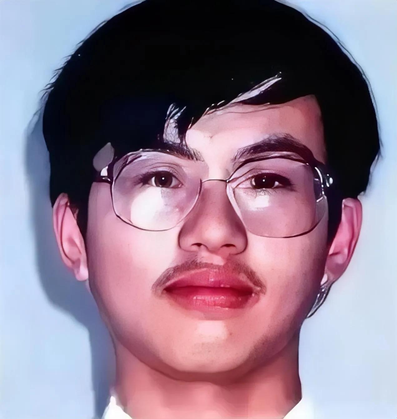1999年，山东济阳高考状元张来玉被父母改了志愿进入南京大学。不料入学不到一年后