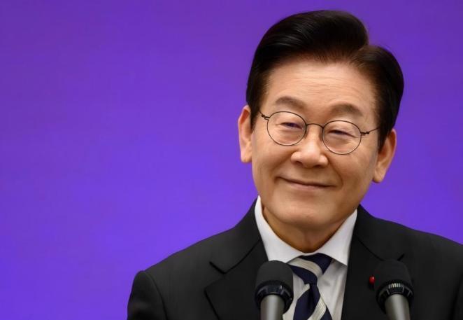 很多人纳闷，按理说咱们搞国防训练，周边国家多多少少得给点反应吧？但这次韩国的态度