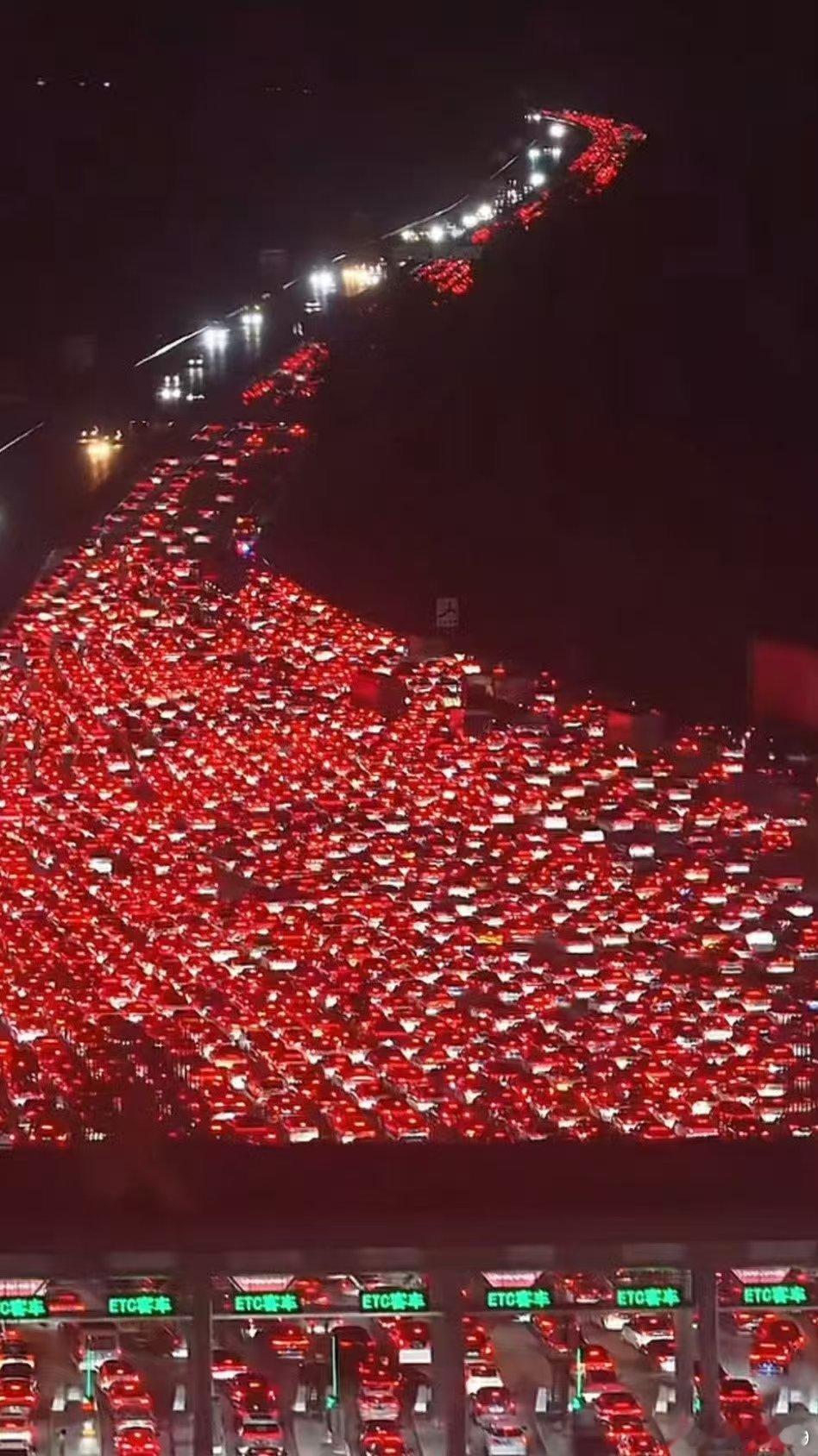 真的堵成狗了[柯基]返程堵车 ​​​​吴庄收费站 震撼 ​​​