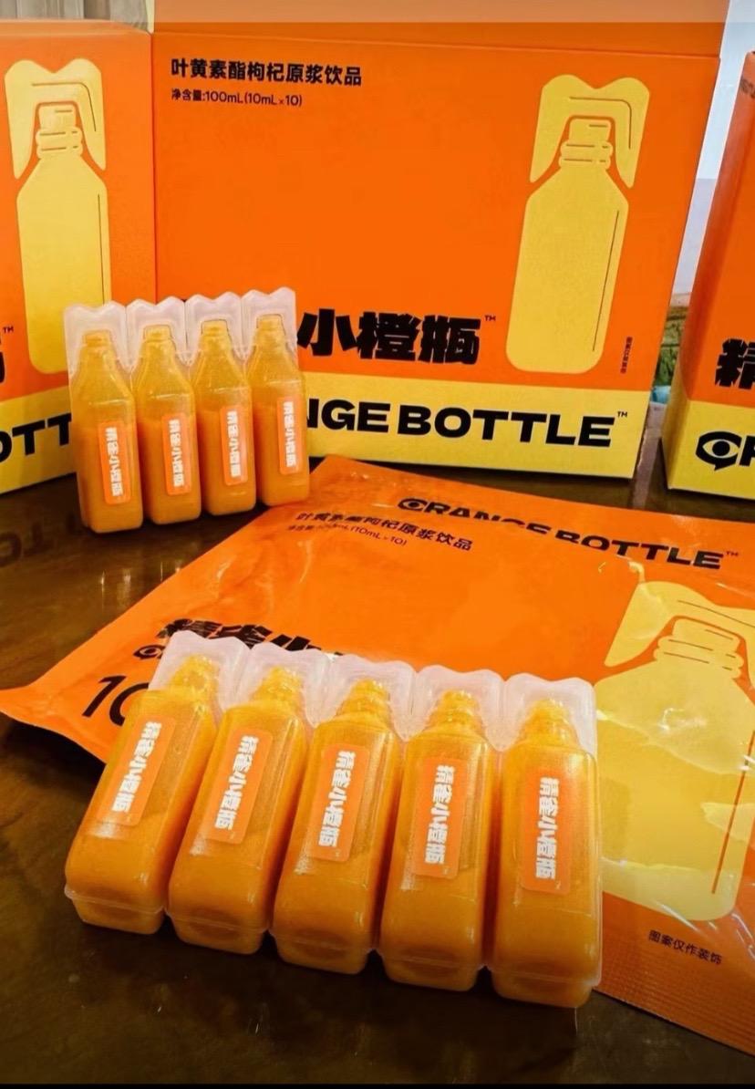 爱眼护眼补充叶黄素脂。叶黄素是视网膜黄斑色素的主要成分，可以避免蓝光对视网膜黄斑的损伤，广泛存在于蔬菜、水果和花卉等植物中。叶黄素酯ª的主要成分是二分子叶黄素°，进入人体内会被分解成叶黄素。两者都有抗氧化作用，能有效防止机体衰老、动脉硬化和心血管等疾病。叶黄素和叶黄素脂ª还具有助于保护眼睛免受氧化及高能量光线的伤害，预防近视。保护视力的作用。其抗氧化作用可以避免黄斑损伤，对白内障°、老年性黄斑等疾病的发生有一定的预防作用。
叶黄素的耐酸性较差，食用后较容易被胃酸溶解从而影响人体吸收，叶黄素酯食用后经过胃部后