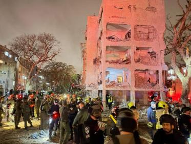 五船氯酸钠前几天到伊朗了，足以生产800发中程导弹，俄罗斯也给了2船，差不多20