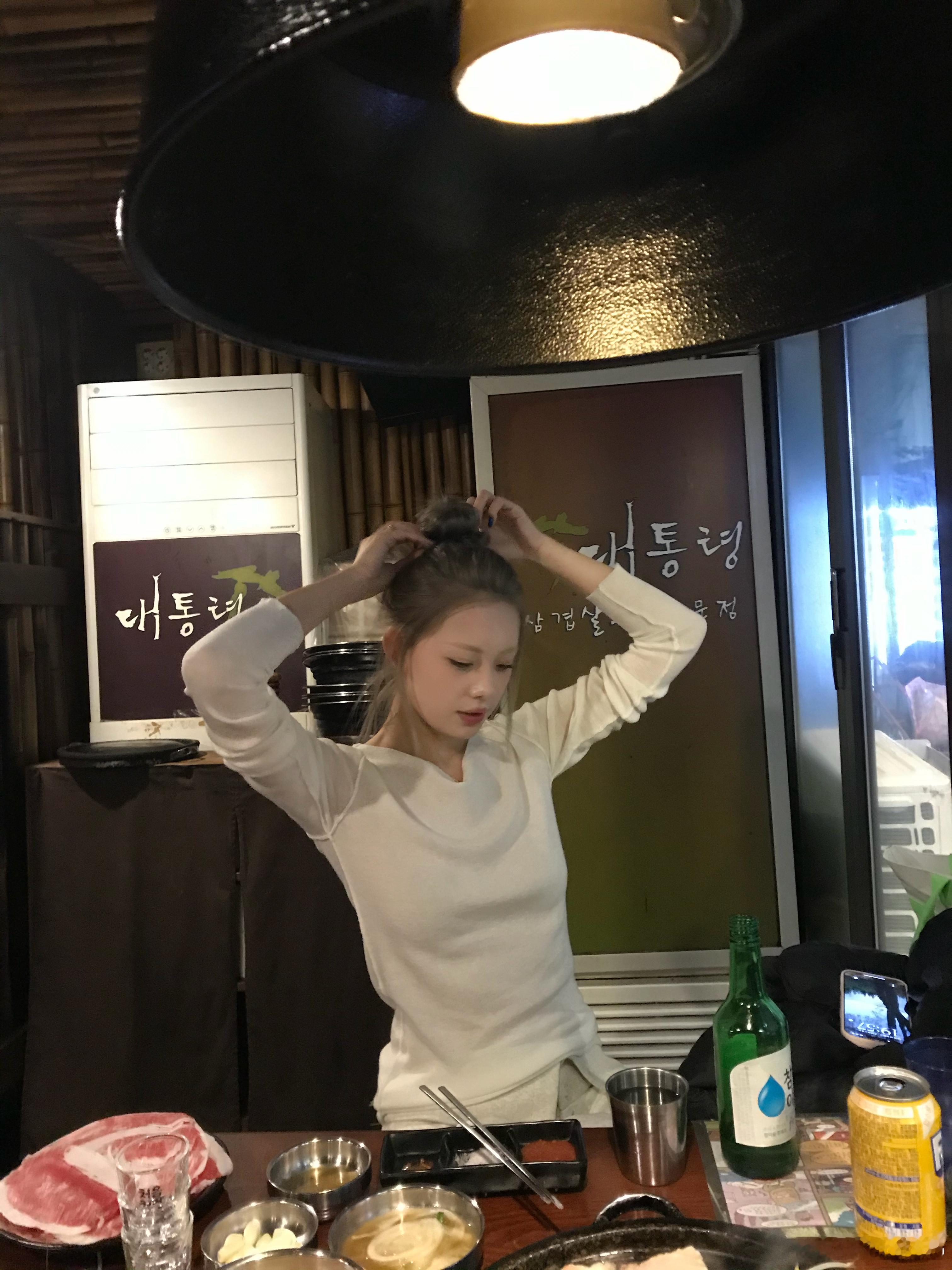 今天是请吃饭的漂亮姐姐～ 