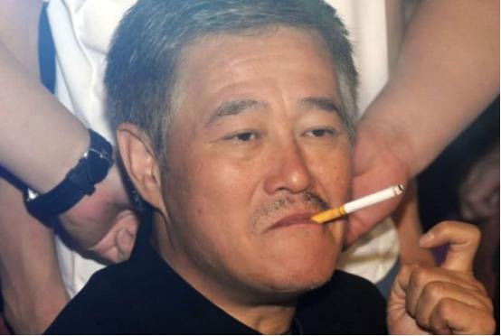 2004年，“刘老根大舞台”落地长春，却因占地事宜与长春当地势力发生纠纷。装修时