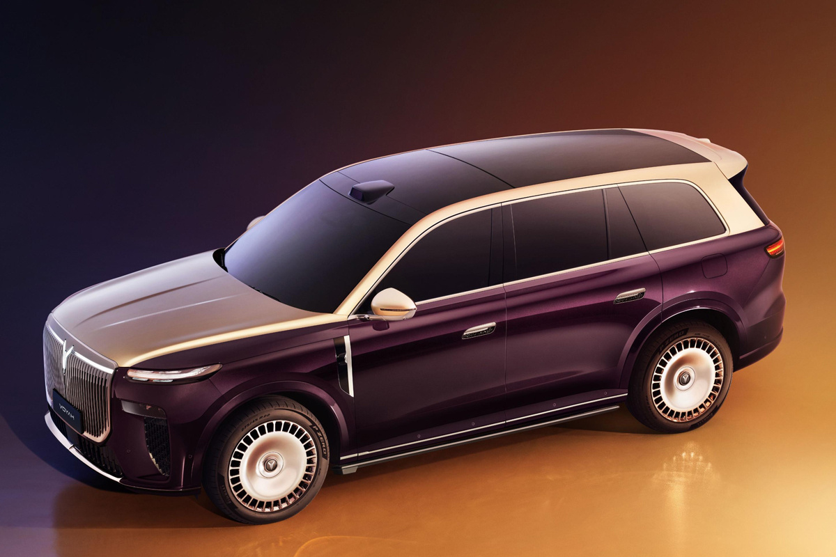 11月18日，岚图泰山上市发布会在深圳举行。新车共推出Max版、Max+版、Ul