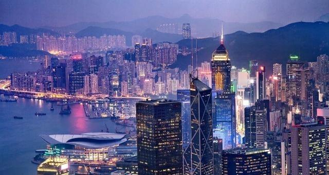 香港凭什么财政独立？说白了，香港政府不靠中央财政拨款，也不需要地方债融资，甚至不