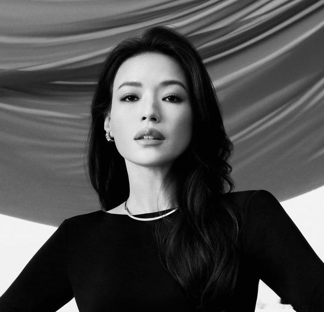 今年的金九封面人选🈶，依旧神仙打架，你期待谁的时尚表现力？好莱坞组：安妮海瑟薇