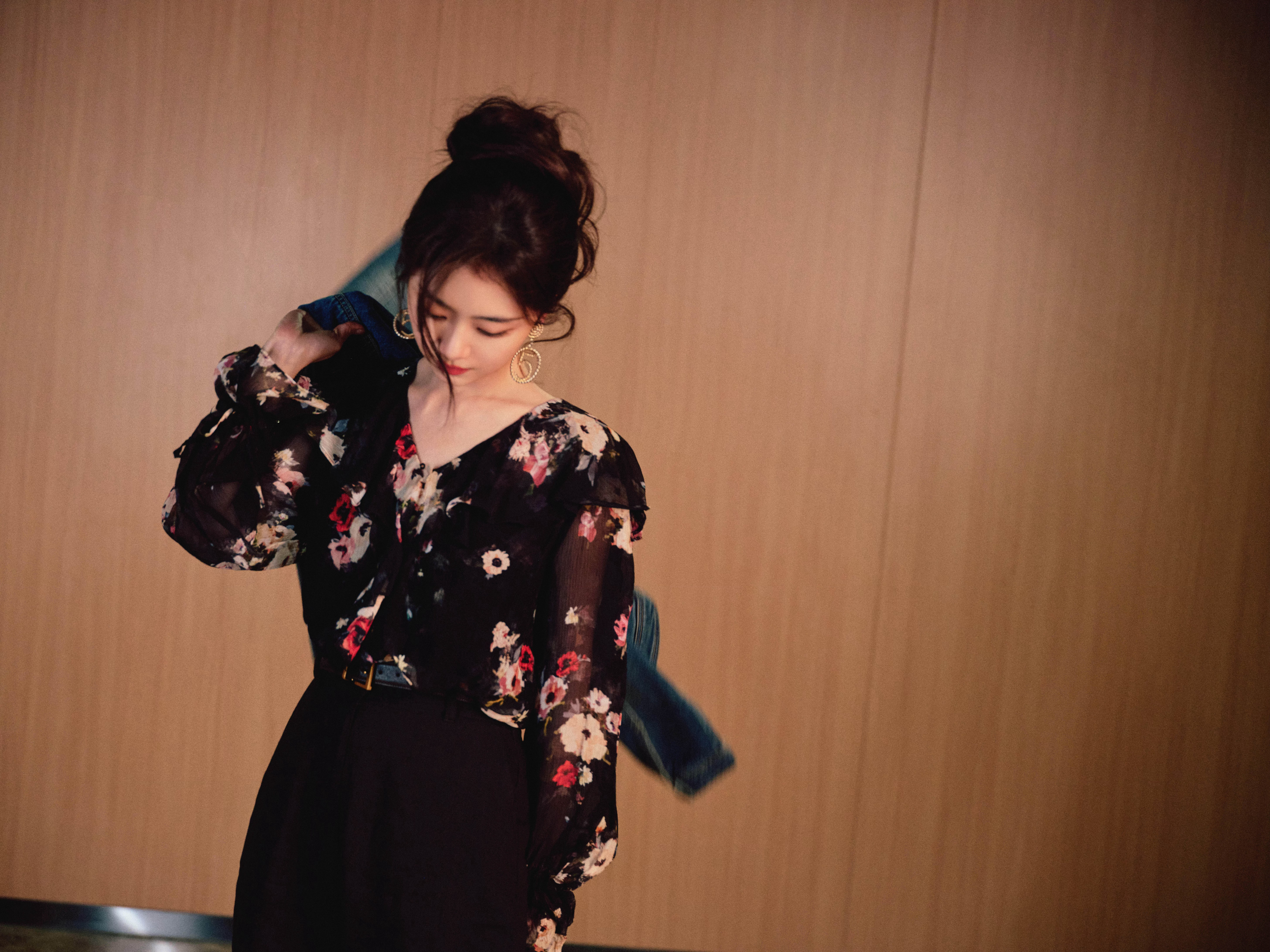 谭松韵 💃🏻 谭松韵我的山与海在光里放声唱，在岁月里轻轻荡，与方婉之相遇，推