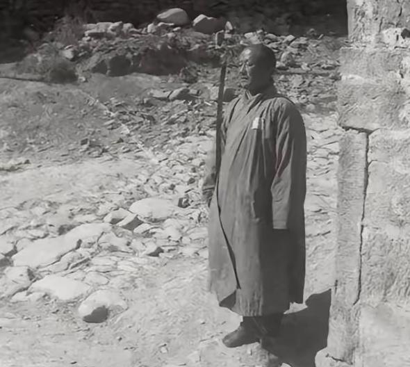 1946年，新四军把后方医院放在淮安一个千年古寺中，在安装电话线时，意外发现了一