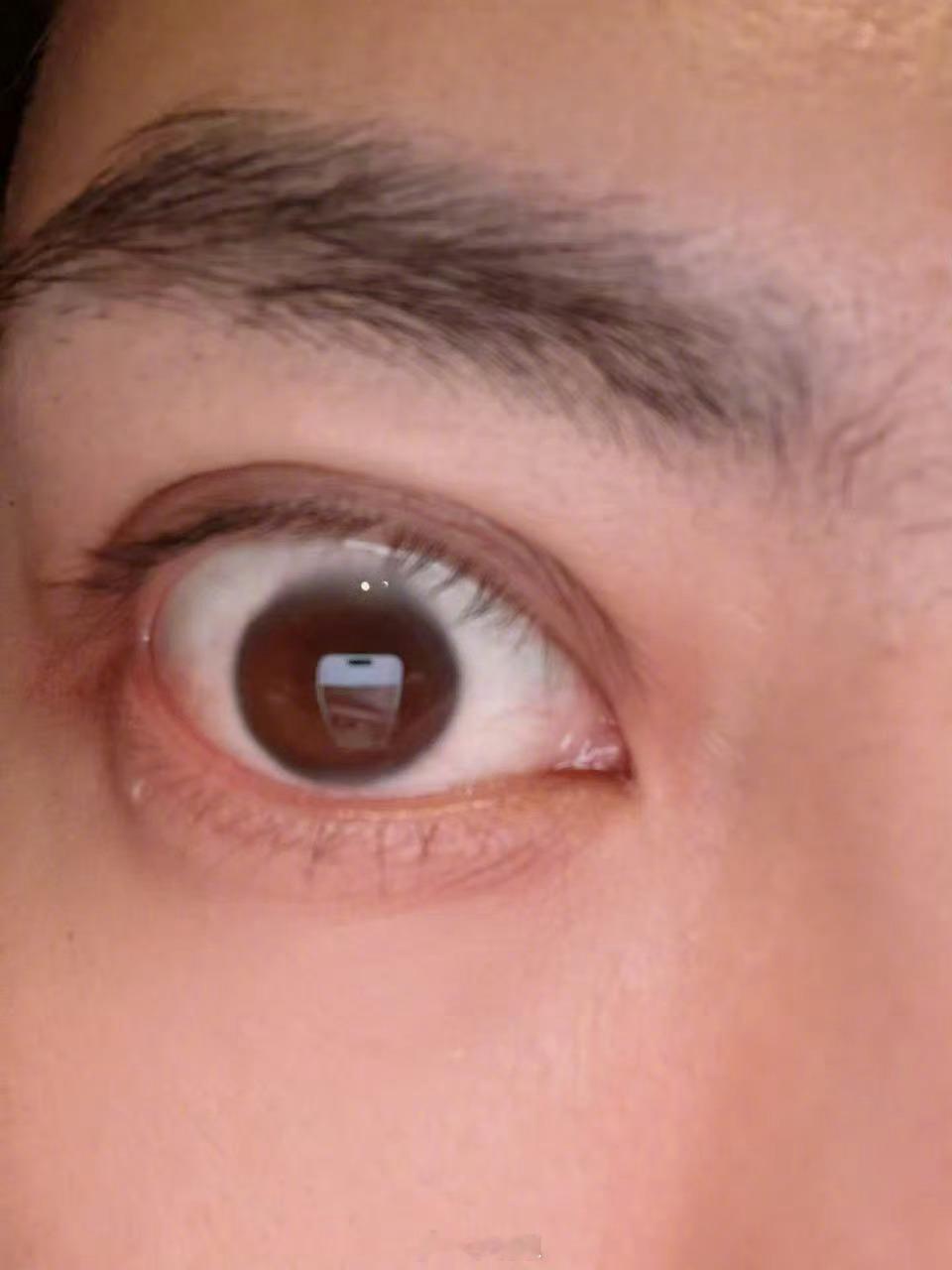 陈伟霆抬眼那一下压迫感好强啊，难怪曾舜晞下意识一哆嗦，张启山这眼神杀伤力太强了！