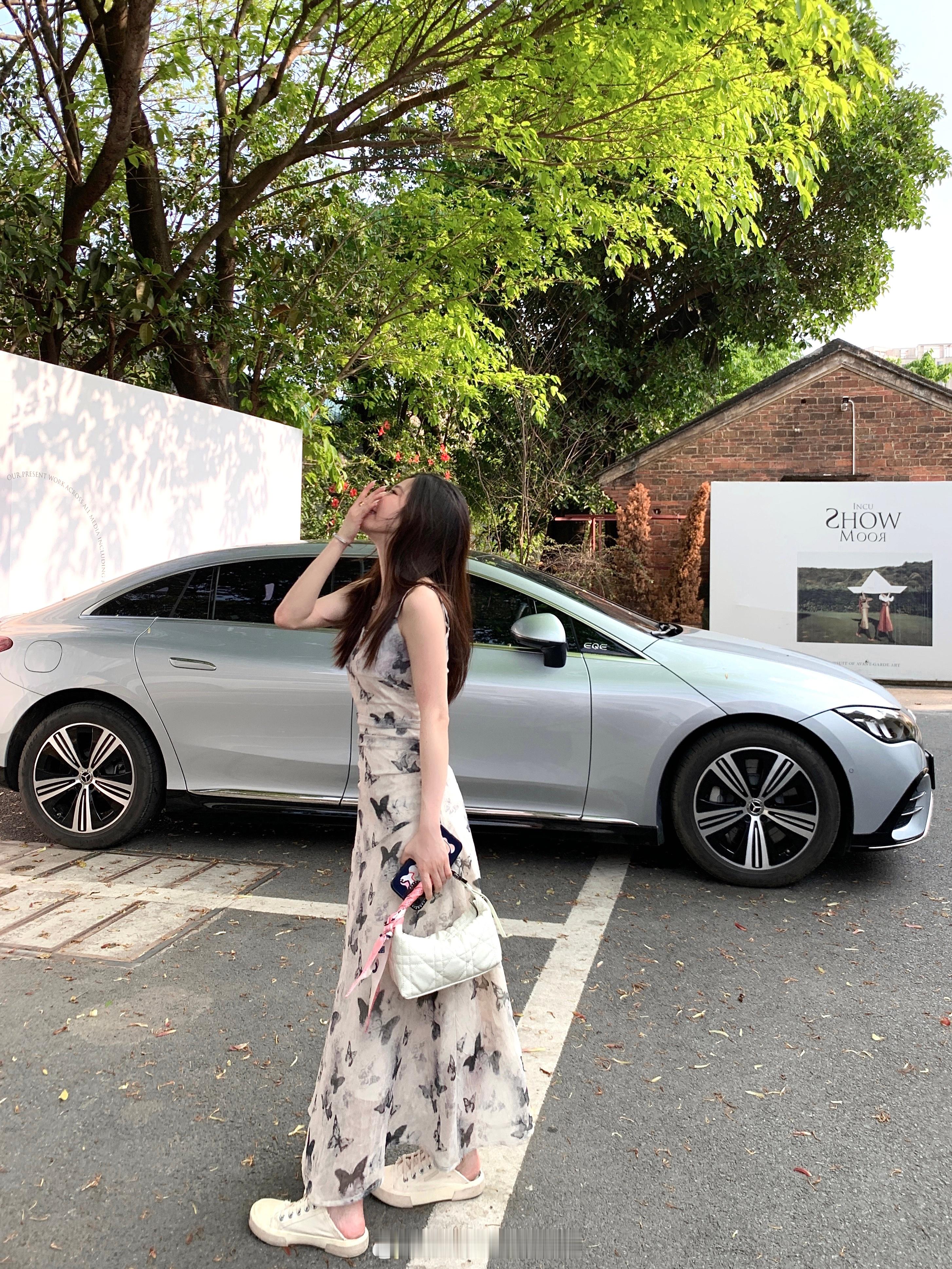 蝴蝶水墨吊带裙我的女孩是时候清冷仙气一番了这个色系很耐看也很好穿我看看是谁的菜？