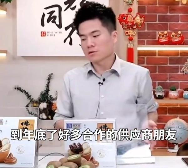 干得漂亮！董宇辉霸气警告供应商：莫伸手，伸手必“抓”！网红主播带货在台前，而供应