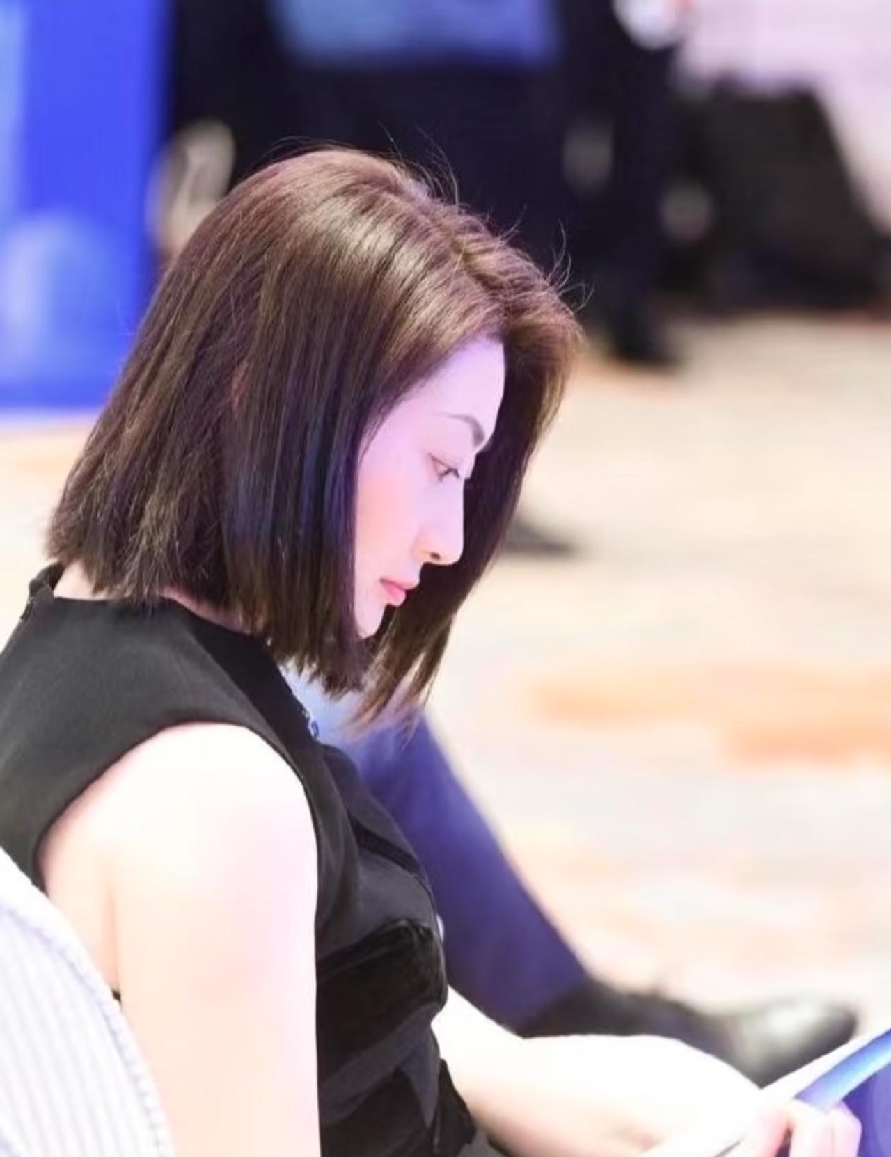 宗大小姐太霸气了，

她的宏胜集团携手馥莉基金会驰援香港火灾1000万港元，相较