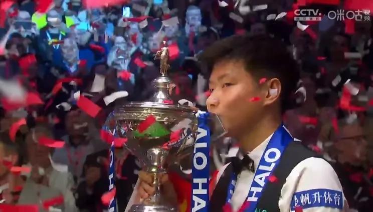 恭喜赵心童夺得冠军。感觉比丁俊晖最大的优势就是，赵出现失误，会从容面对，不会花过