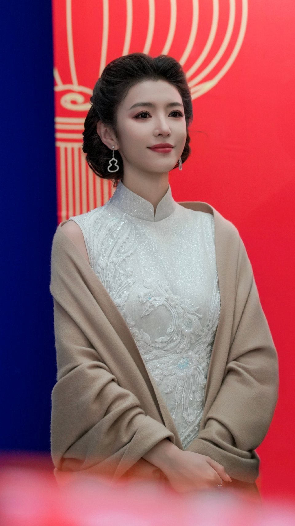 李云霄燕子娘 女侠不必束起长发长发不掩侠气，温柔亦有力量，燕子娘的人设真的很戳人