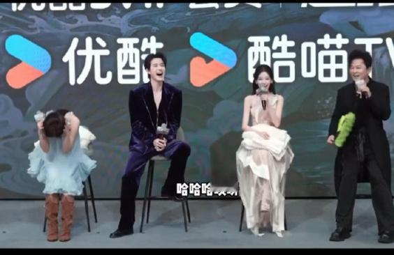 艾米可以拍谈恋爱的戏了艾米考学了《师兄太稳健》艾米可以拍谈恋爱的戏了！！！我要笑