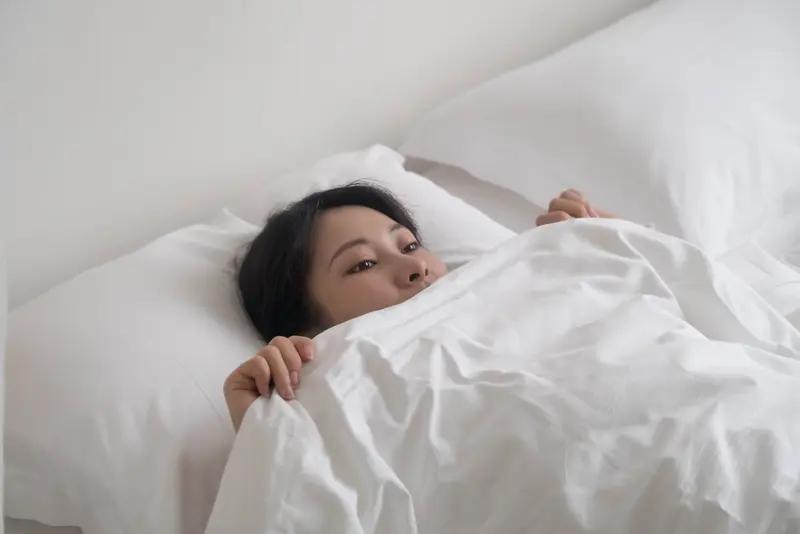 冬天简直是我的噩梦！
每天早上都要和被窝来一场“生死拉锯战”。
从8点挨到8:3