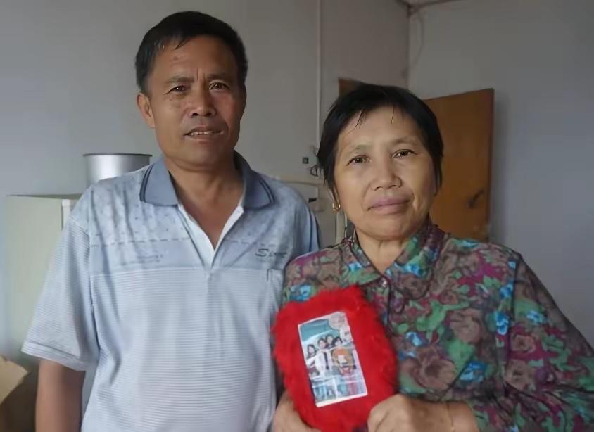 1999年，湖南一男子丧偶后，与邻村一离婚女子结婚，一家人靠男子种地为生。某天男