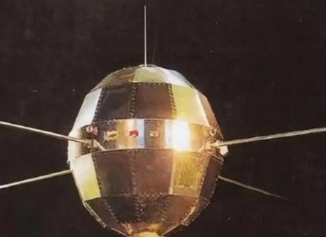 为什么东方红一号至今都没有坠入大气层？很简单，因为当初把东方红一号发射出去的时候