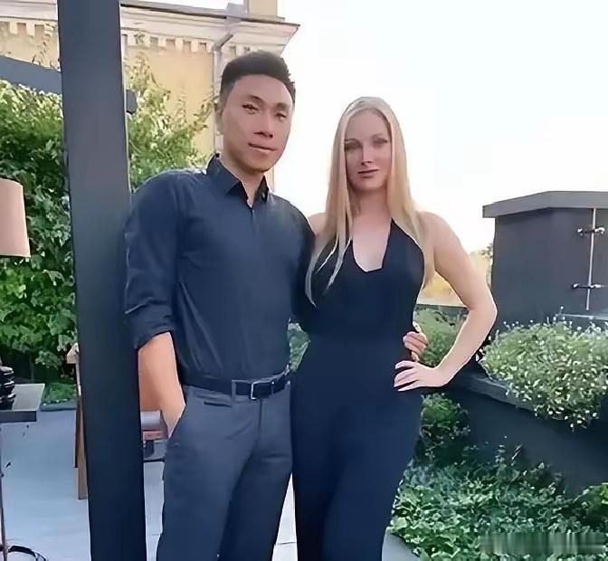 当年靠娶乌克兰娇妻爆火的河北小伙，结果结婚11年妻子出轨，女儿判归女方，这段曾轰