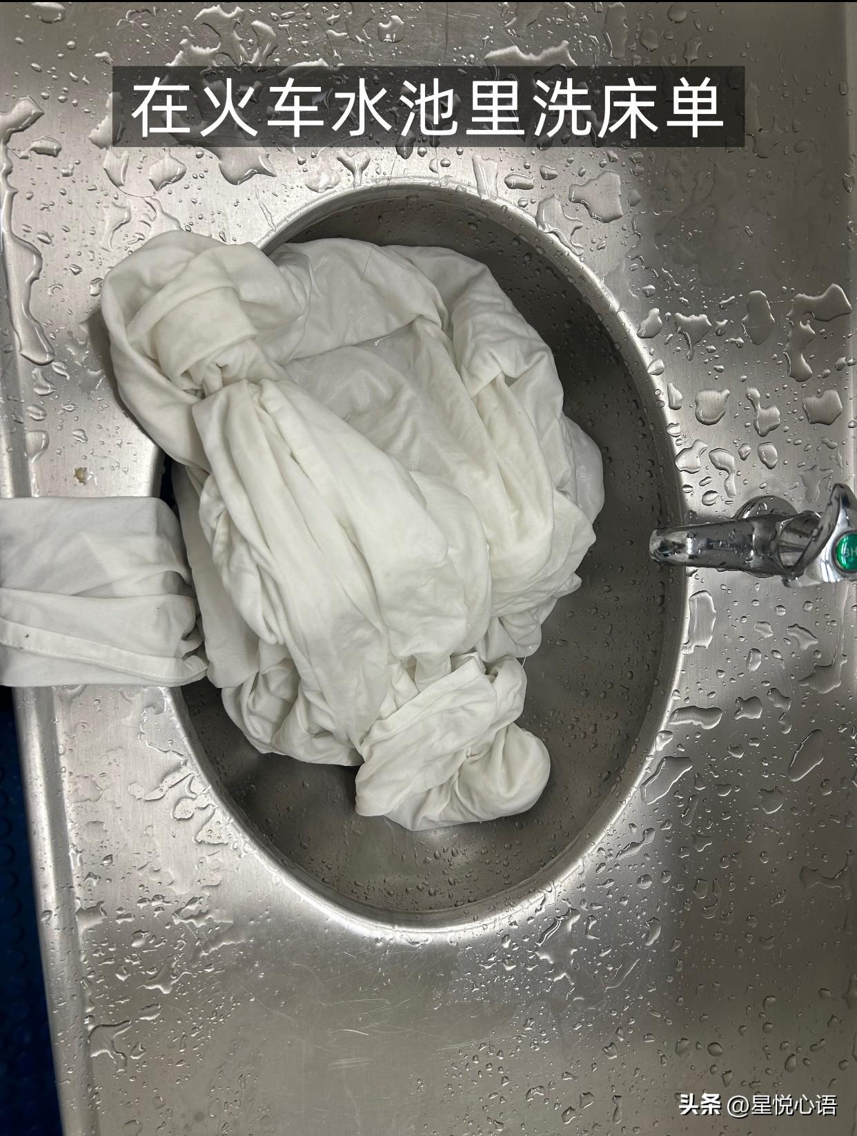 火车上能买香烟，为什么买不到卫生巾？
听到姐妹在K次火车的糟心事，真的又气又心疼