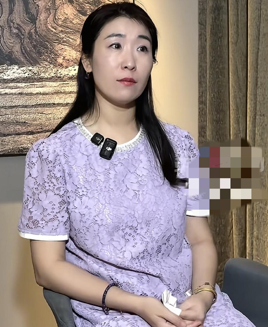 大家发现没有没？
朱女士衣服可真不少
朱女士哭着为她们发声…

基本上每次接受采